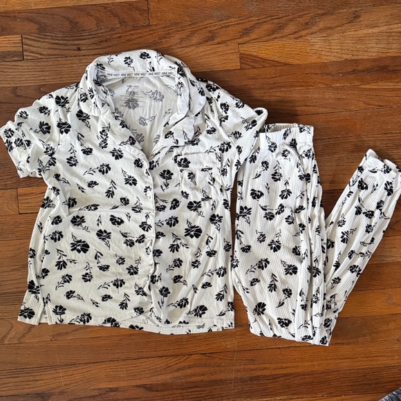 Nine West Other - Women’s Black and White Floral Pajamas
